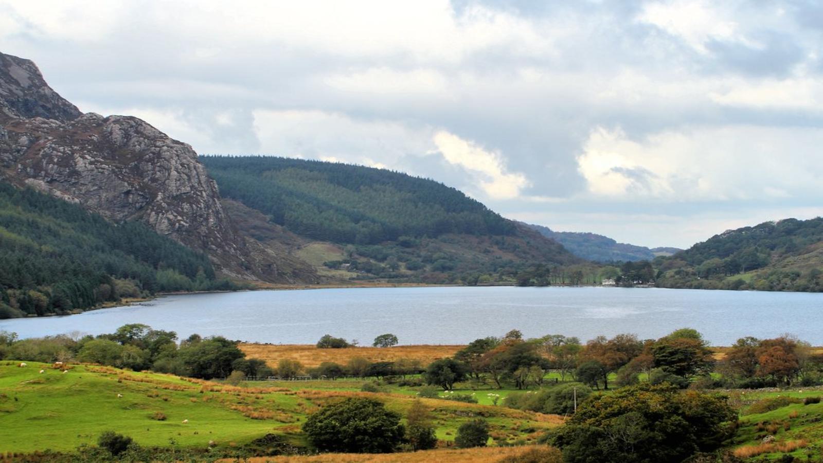 Scenic Wales Escape – Mountains, Castles & Coastlines