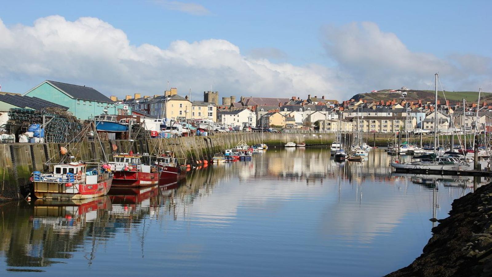 Scenic Wales Escape – Mountains, Castles & Coastlines
