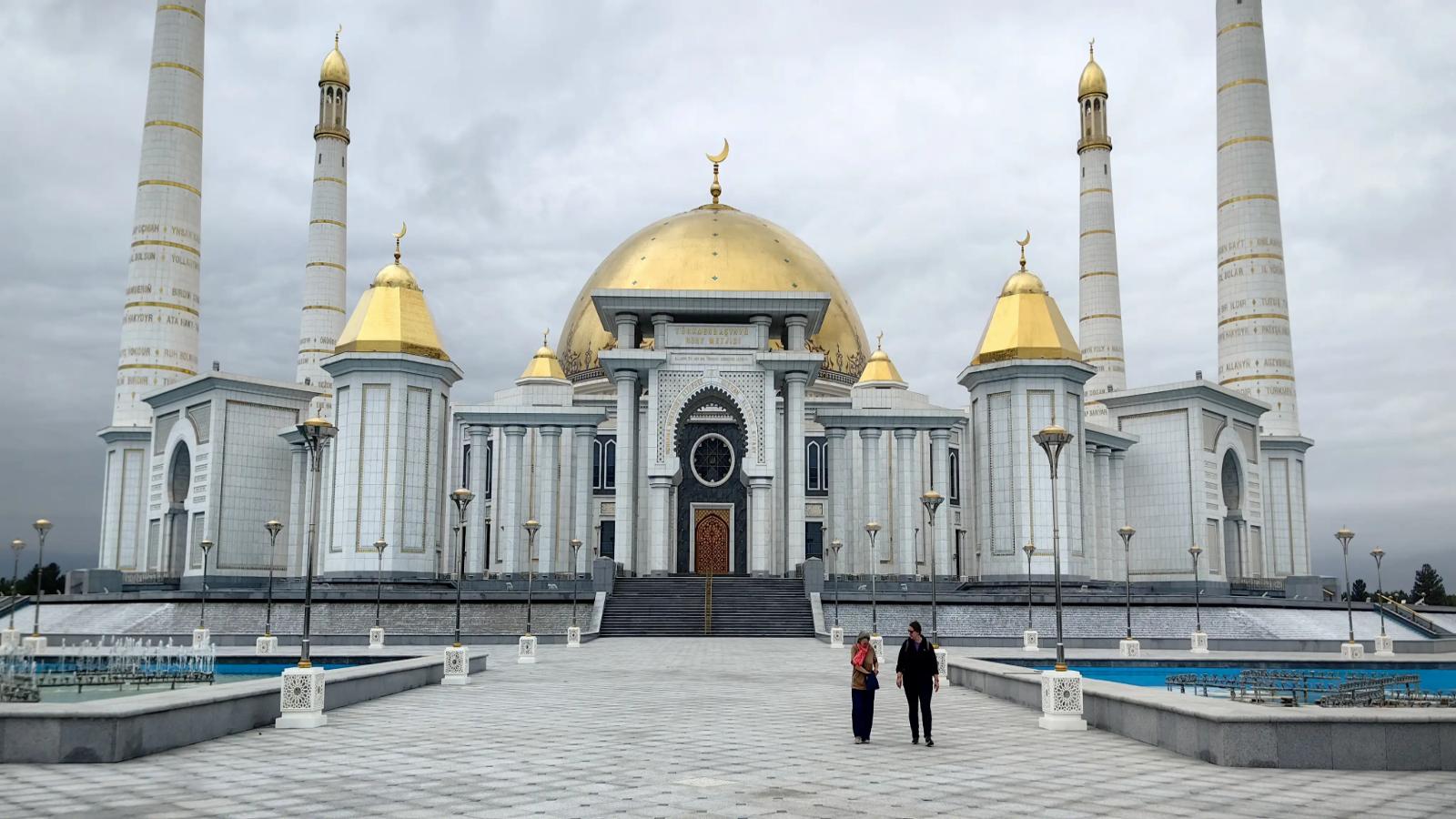 Amazing 6 Days Turkmenistan Tour